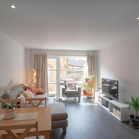 Gorgeous Spacious 2 Bed 2 Bath Apartment Лестър Екстериор снимка